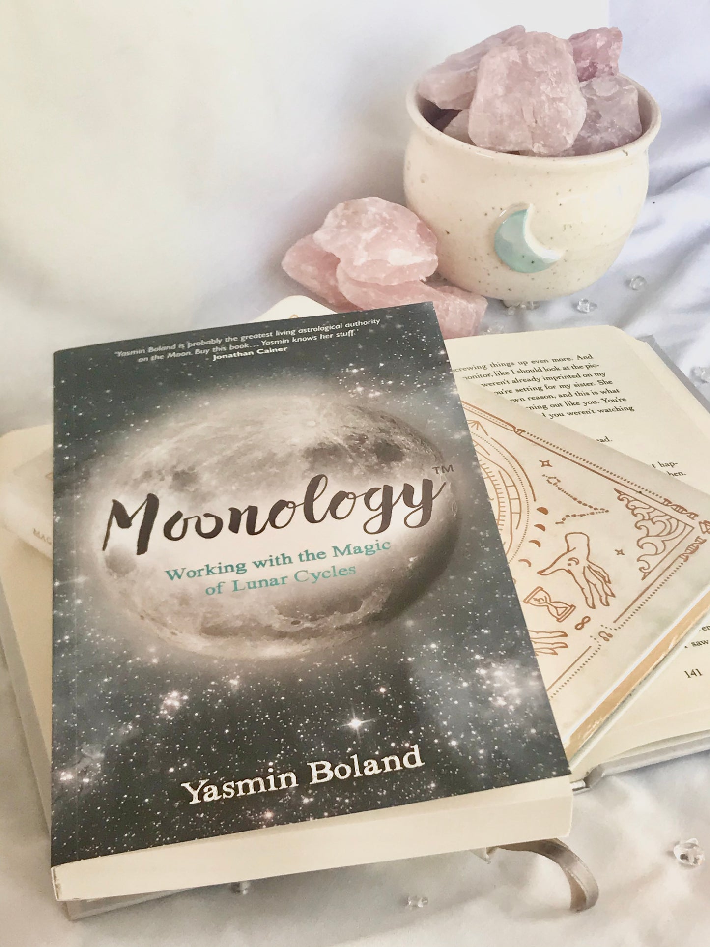 Moonology - working with the Magic of Lunar Cycles